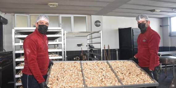 Bir yörenin vazgeçilmez lezzeti aile elinde üretiliyor! Küçük işletmeden büyük üretim merkezine: 16 yıldır emek veriyorlar