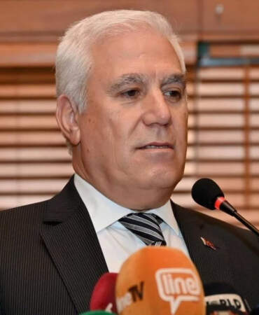 Mustafa Bozbey’den istifa iddialarına fotoğraflı cevap