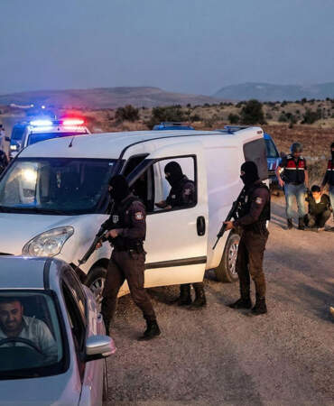 Kuyumcuları gasp etmeye çalışanlar jandarma personeli çıktı! Uzman çavuşlar gözaltına alındı