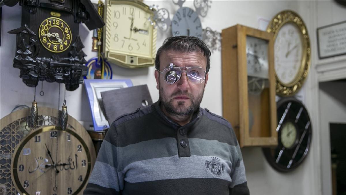 Deprem felaketini atlattı, baba mesleğine dört elle sarıldı! Yarım asırlık mesleği 35 senedir sürdürüyor