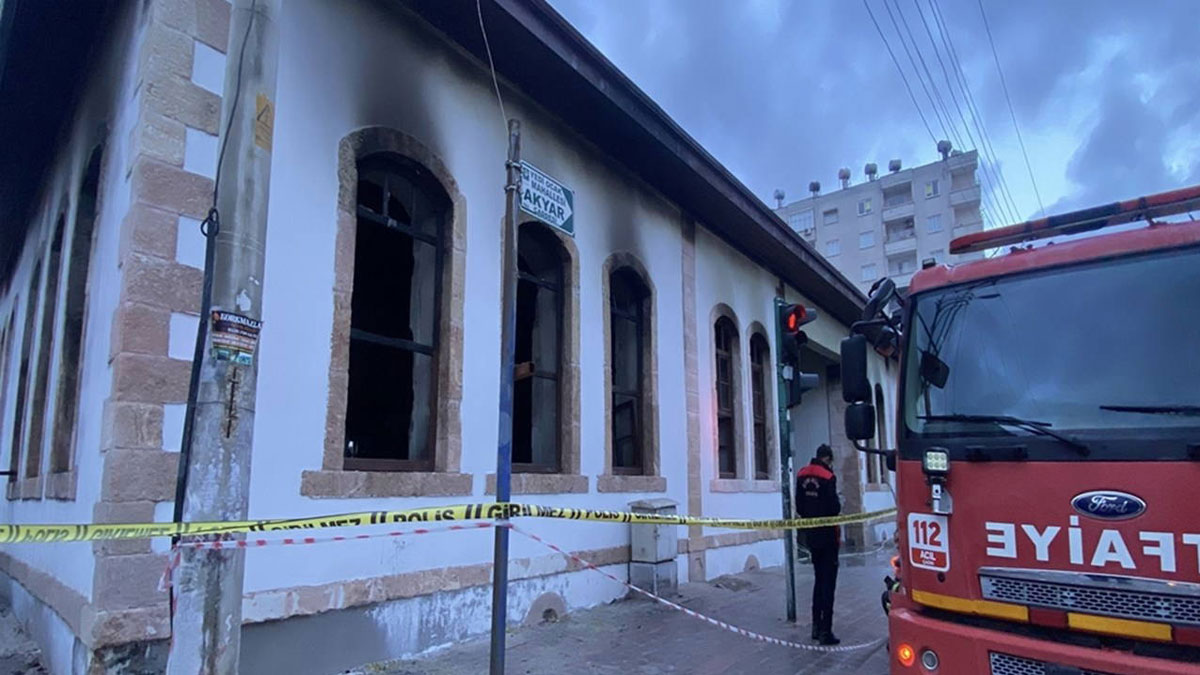 Bahçeli’nin eğitim gördüğü tarihi okulda yangın