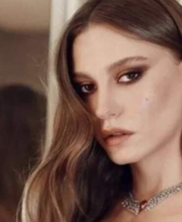 Serenay Sarıkaya yeni projesinde ters köşe yaptı! Ne dizi ne de dijital…