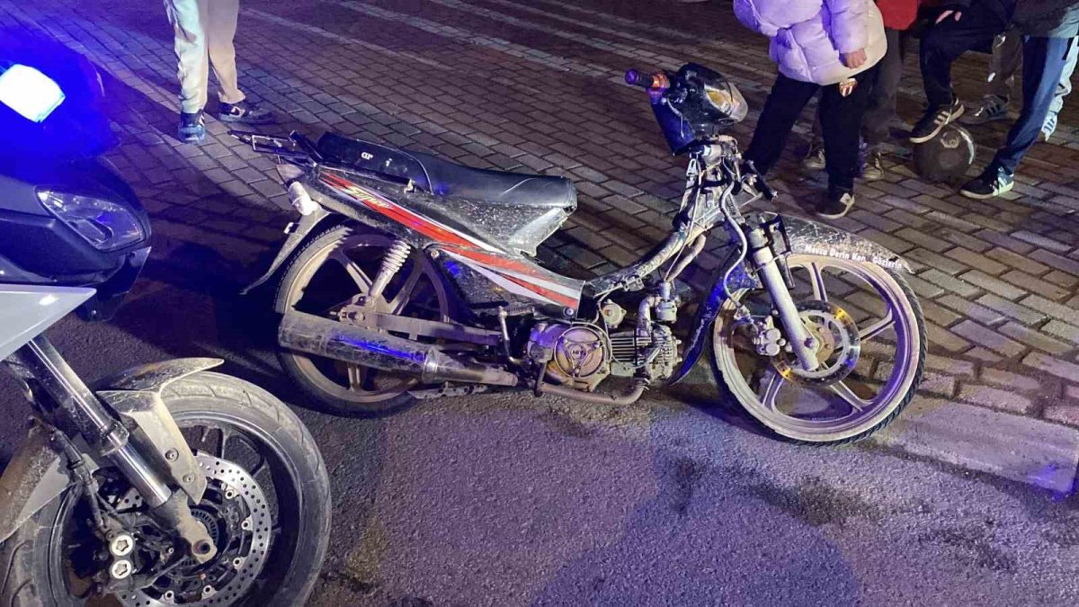 Polisten kaçan motosikletliye rekor ceza! 10 kilometrelik takip pahalıya patladı: Yazılan ceza 70 bin lirayı aştı