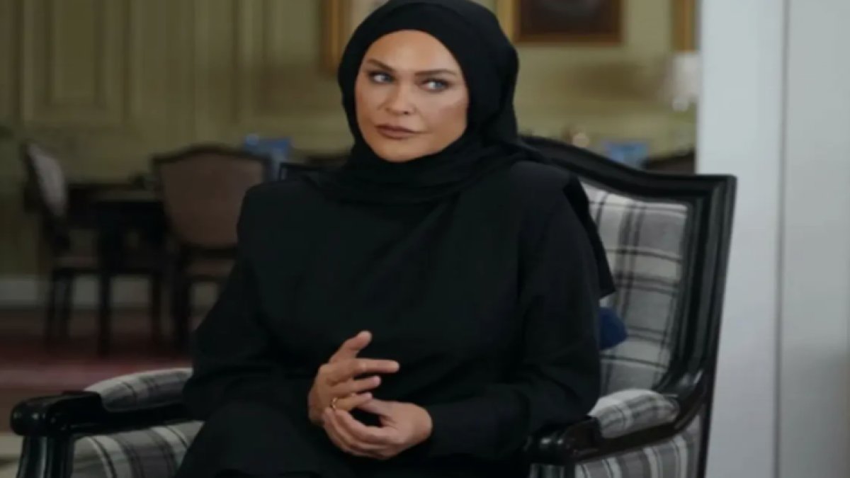 Hülya Avşar’a filtre uygulanıyor mu? İşte Avşar kızının Aynı Yağmur Altında dizisi ve filtresiz görüntüler