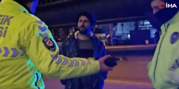 Alkollü ve ehliyetsiz yakalanan sürücü kendini savundu: ‘Kız arkadaşıma öğretiyordum’