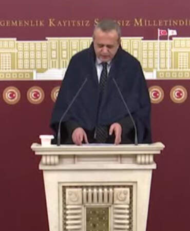 DEVA Partili Kaya’dan TBMM’de battaniyeli protesto: Evler ısınmıyor, faturalar cep yakıyor