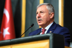 Özdağ’dan üniversitelerde yaş haddine ilişkin teklif: Akademisyenlerin emeklilik yaşı 72’ye çıkarılıyor