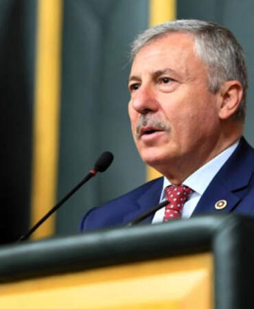 Özdağ’dan üniversitelerde yaş haddine ilişkin teklif: Akademisyenlerin emeklilik yaşı 72’ye çıkarılıyor