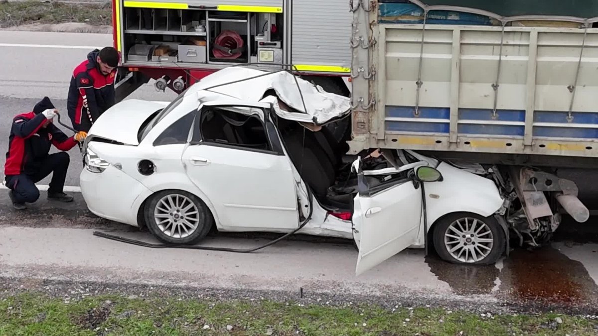 Cenaze yolunda feci kaza: 2 kişi hayatını kaybetti