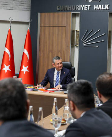 Özgür Özel, Diyarbakır sivil toplum heyetiyle görüştü