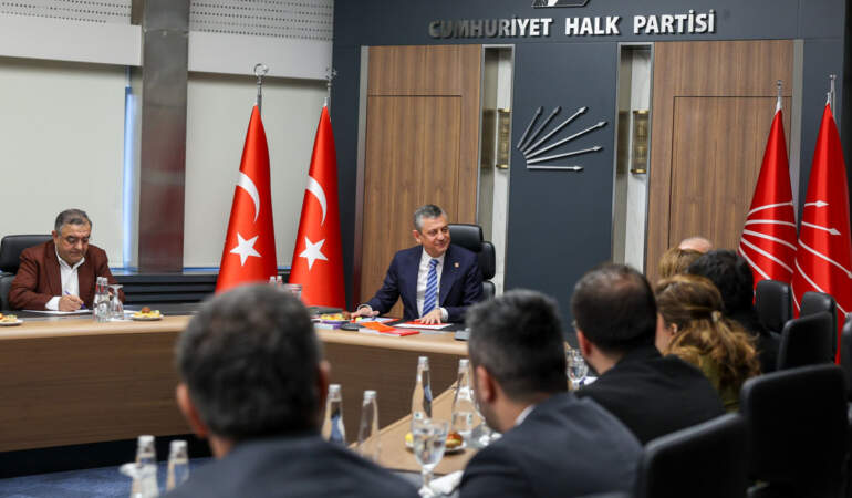 Özgür Özel, Diyarbakır sivil toplum heyetiyle görüştü