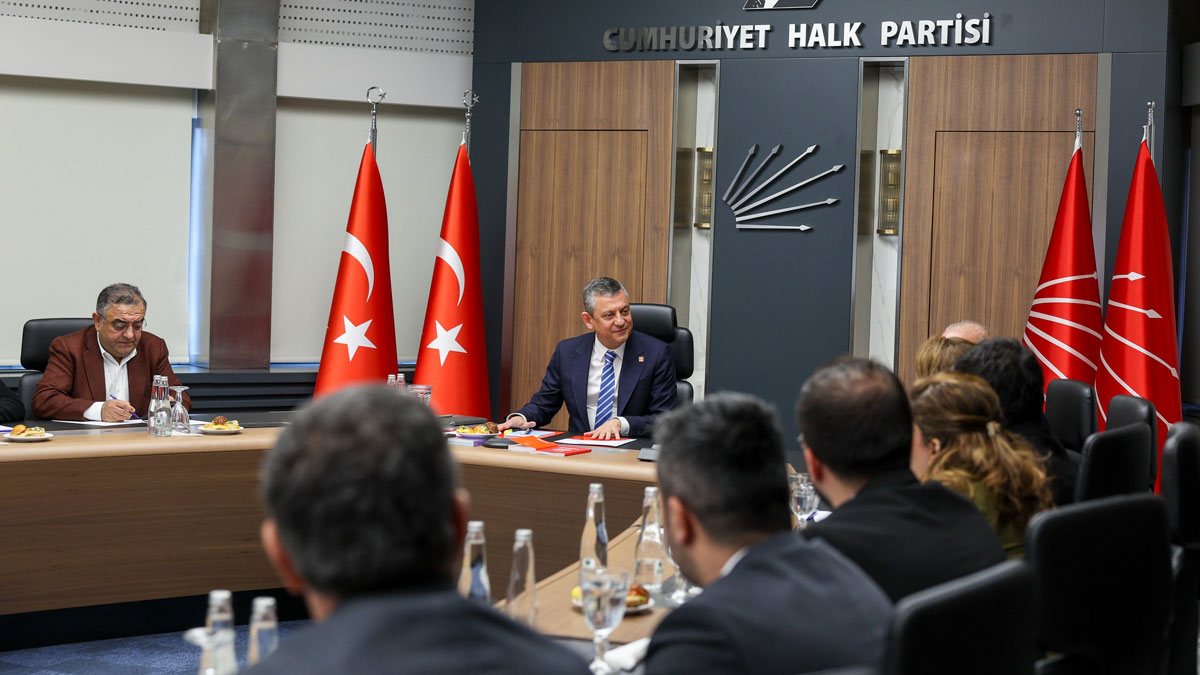 Özgür Özel, Diyarbakır sivil toplum heyetiyle görüştü