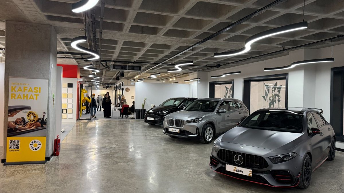 İkinci el otomobil merkezi, sanat fuarına dönüştü