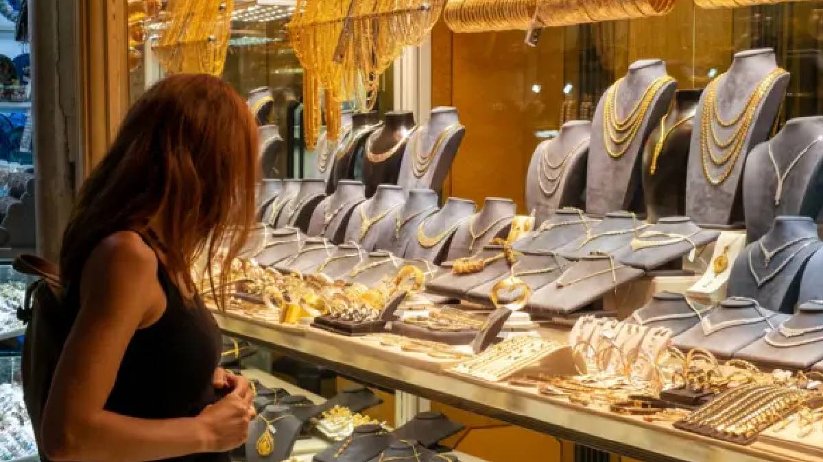 Gram altın 7 bin 303 liradan işlem görüyor