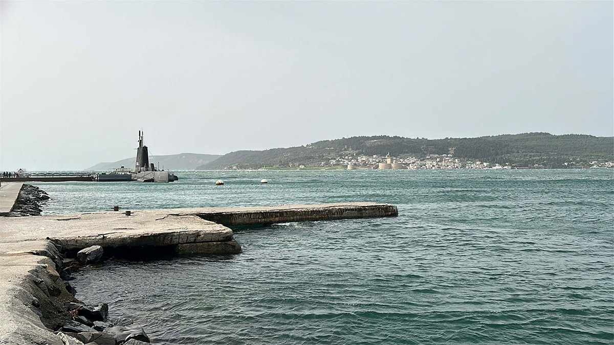 Fırtına Çanakkale Boğazı’nı kapattı: Gemi geçişleri durduruldu