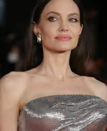 Angelina Jolie ABD’yi terk ediyor! ”Ülkemi seviyorum ama tanıyamıyorum”