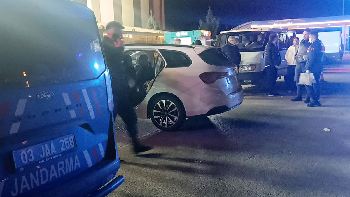 Afyonkarahisar’da şüpheli olay! 3 gündür park halindeki otomobilde ölü bulundu