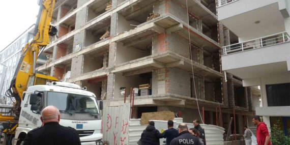 Antalya’da iş kazası! 22 yaşındaki işçi 5. kattan düştü