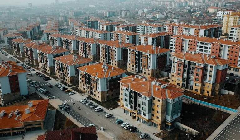 Konut piyasasında çifte tablo: Fiyatlar arttı, reel bazda geriledi