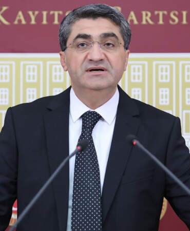 DEVA Partili Ekmen’den ‘Aile Yılı’ çıkışı: “Toplumsal güven çökerken aile nasıl kurulacak?”