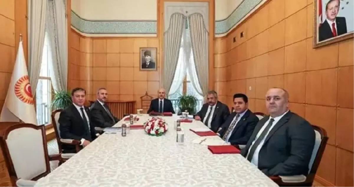 PKK’nın feshi ve silah bırakma raporu: 4 bin sayfalık ‘Terörsüz Türkiye’ raporunun 7 maddesi sunuldu