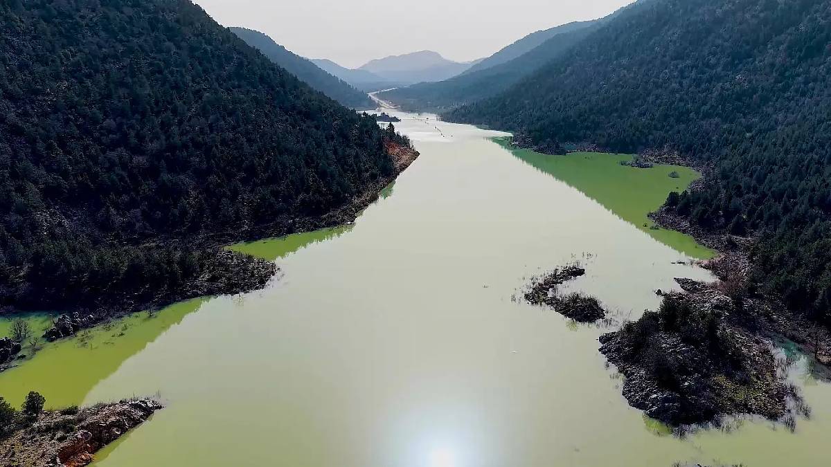 Antalya-Konya yolunda göl oluştu! 7 kavşak ulaşıma kapatıldı