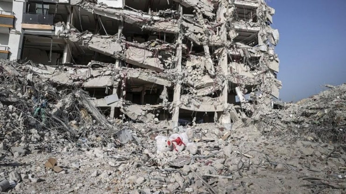 Depremde 94 kişinin öldüğü Buket Apartmanı davası 4 Haziran’a ertelendi