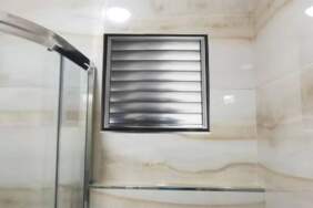 Banyoda olmasının bir anlamı varmış: Küçük cam küf ve nemi yok ediyor!
