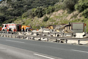 Kocaeli’de iki TIR çarpıştı: İstanbul yönü trafiğe kapatıldı