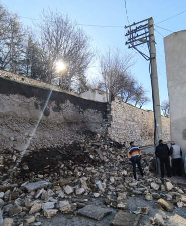 Niğde Kalesi’nin istinat duvarı çöktü