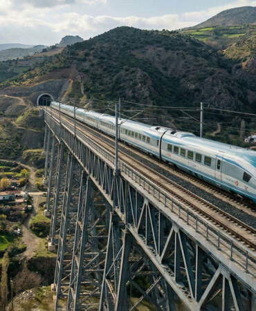 Ankara İzmir hızlı tren projesi ne zaman bitiyor? Ankara İzmir yüksek hızlı tren durakları nereler olacak? Seyahat süresi 3,5 saat