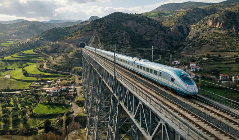 Ankara İzmir hızlı tren projesi ne zaman bitiyor? Ankara İzmir yüksek hızlı tren durakları nereler olacak? Seyahat süresi 3,5 saat