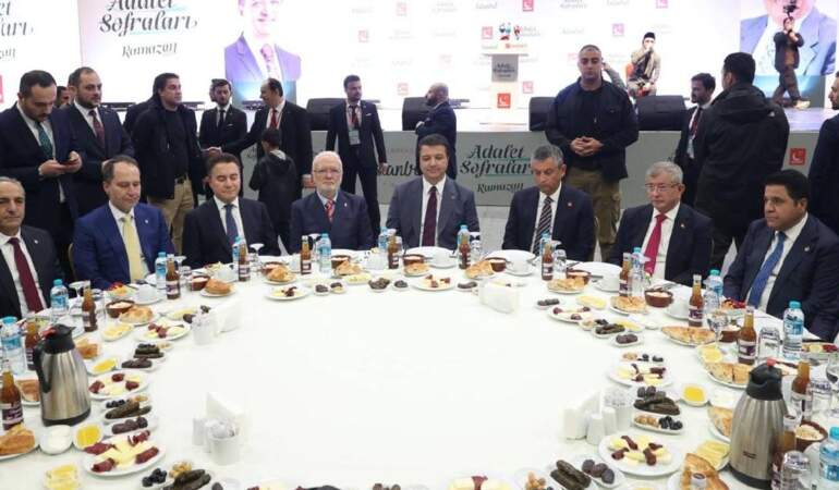 Liderler Saadet Partisi’nin iftarında buluştu: Kutuplaşma değil, kucaklaşma