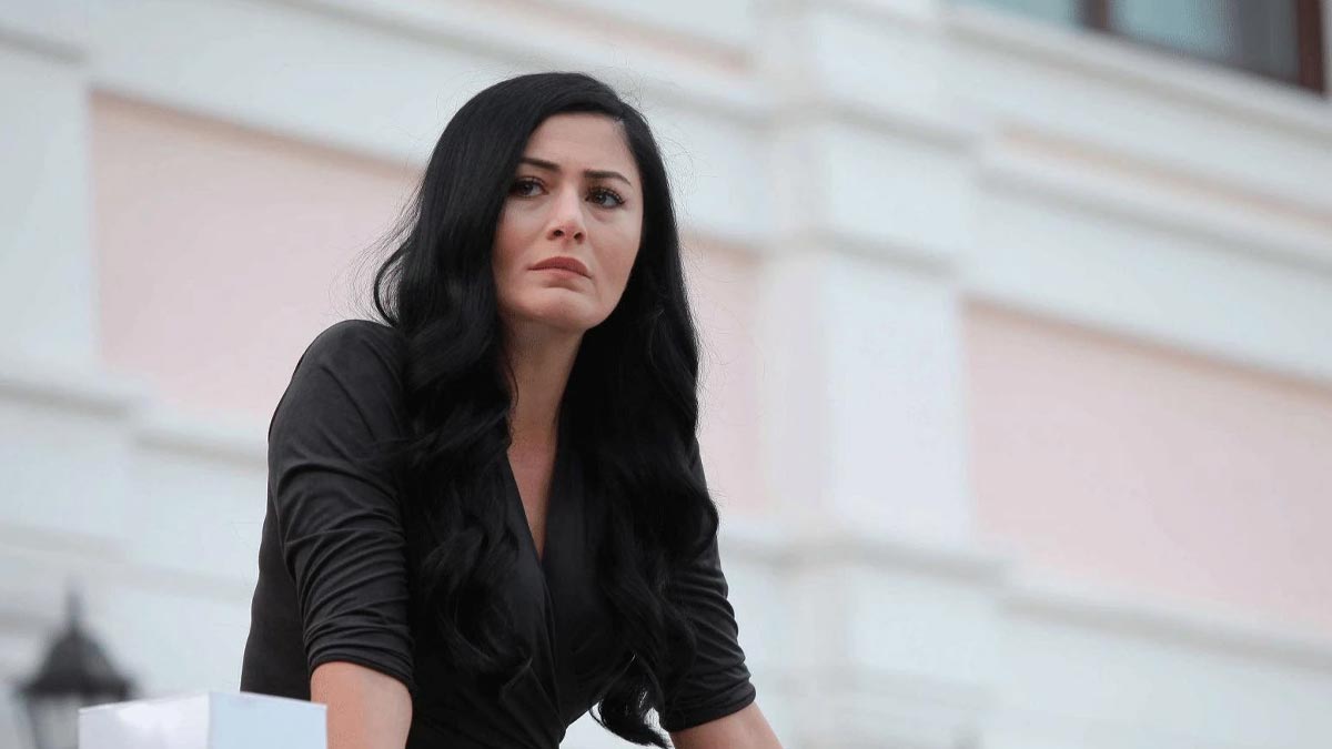 Deniz Çakır’dan dizi sektörüne eleştiri: Kadınların raf ömrü var gibi bakılıyor