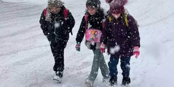 Erzurum beyaza büründü: 3 ilçede tatil kararı çıktı