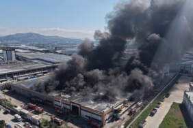 Manisa’da şekerleme fabrikasında yangın! Müdahale sürüyor