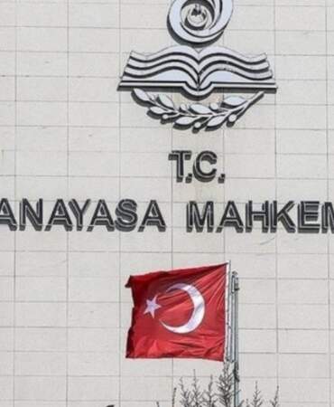 AYM: Tutuklunun sigara içilmeyen odaya geçme talebinin reddi hak ihlali