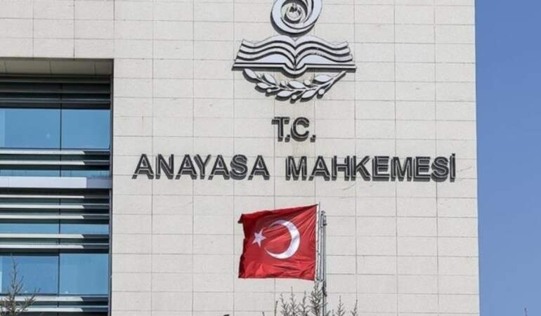 AYM: Tutuklunun sigara içilmeyen odaya geçme talebinin reddi hak ihlali