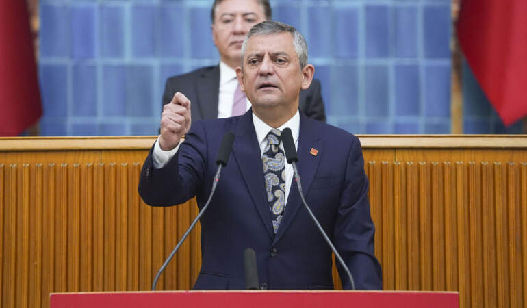 Özel’den ‘köprülerin özelleştirileceği’ iddiasına tepki: Otobanlardaki tüm gişeleri kıracağız
