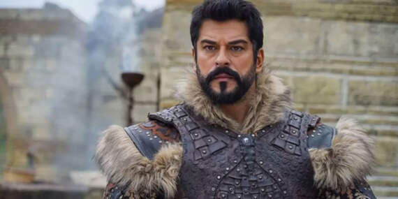 Burak Özçivit Eyüpsultan’da 30 daireyi tek seferde aldı
