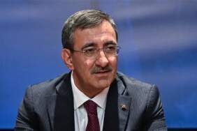 Cevdet Yılmaz, D-8 Genel Sekreteri Mahmud ile görüştü