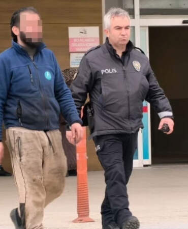 Boşanma aşamasındaki eşi kapıyı kırıp eve girince balkondan atladı