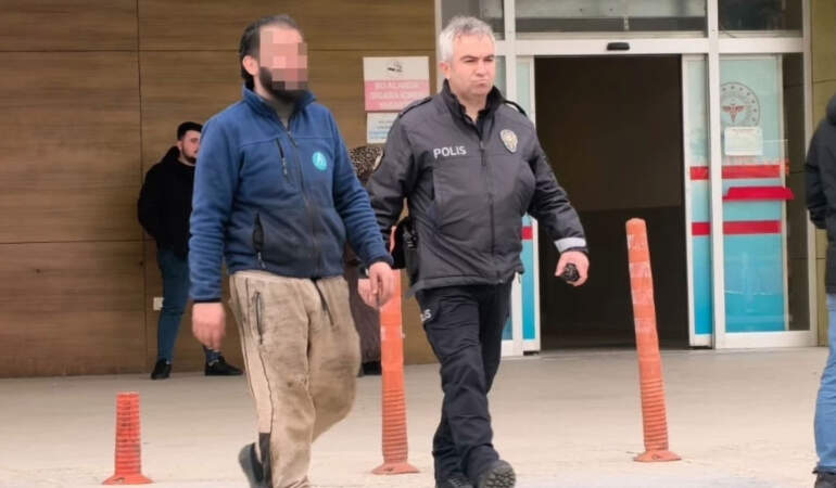 Boşanma aşamasındaki eşi kapıyı kırıp eve girince balkondan atladı