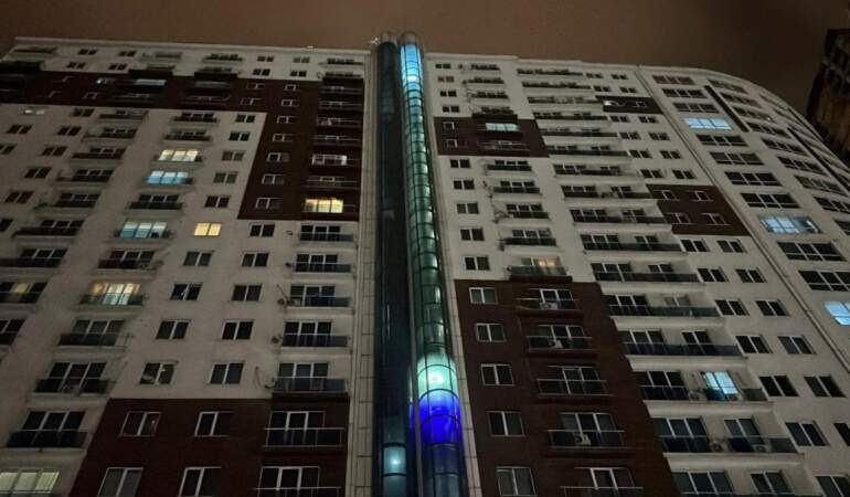 Esenyurt’ta sitede silah sesleri: 2 kişinin cesedi koridorda bulundu