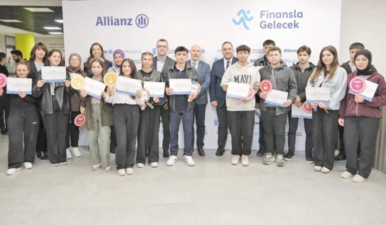 ‘Finansla Gelecek’ seferberliği başladı: ‘Influencer’lar gençlere fazla para harcatıyor
