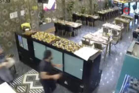 Kebap salonunda asma tavan çöktü, çalışanlar saniyelerle kurtuldu! O anlar kamerada