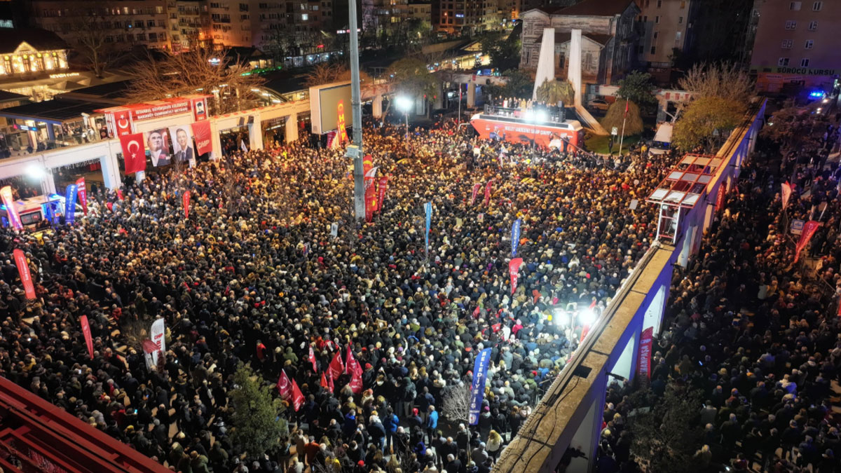 CHP’nin bölge mitinginde Özgür Özel: 9 Mart’ta herkes sözünü tutsun; duruşma canlı yayınlansın