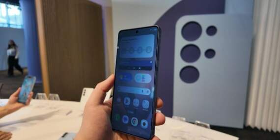 Samsung Galaxy S26 Ultra tanıtıldı: Yandakilerin ekranı görmesini engelleyen “privacy display” gerçek oldu