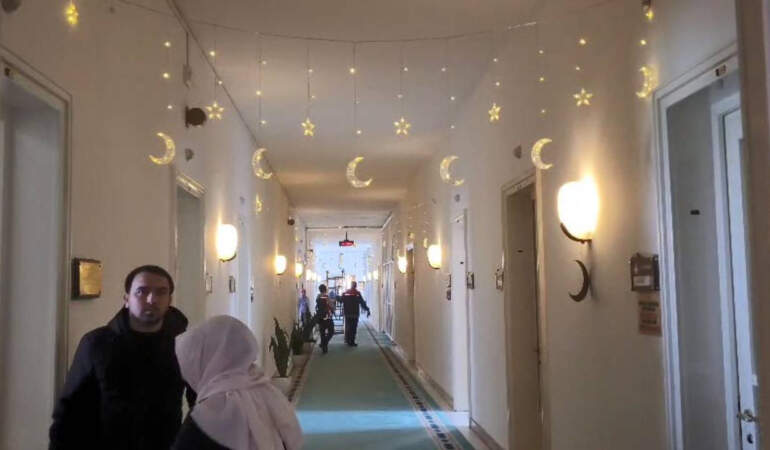 AK Parti TBMM Grubunda ‘Ramazan’ Süslemesi