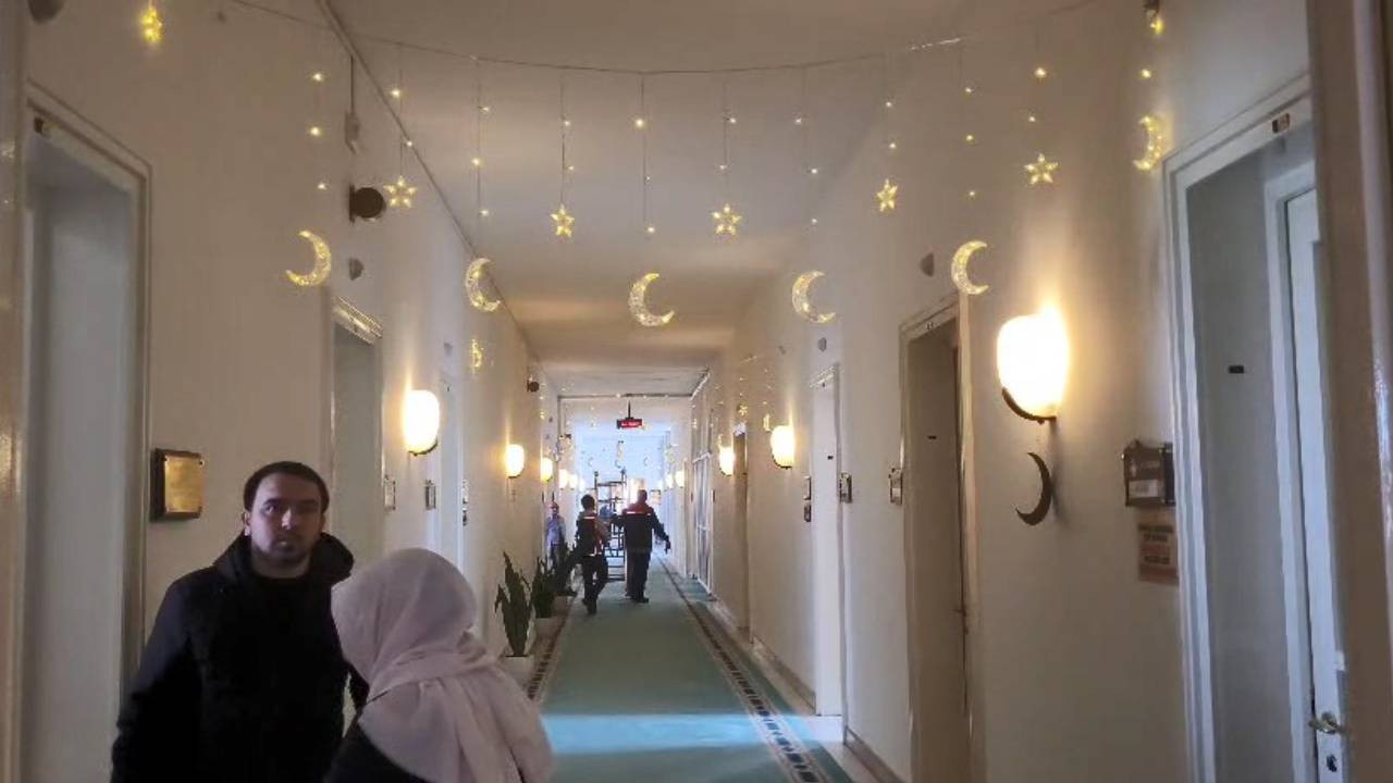 AK Parti TBMM Grubunda ‘Ramazan’ Süslemesi